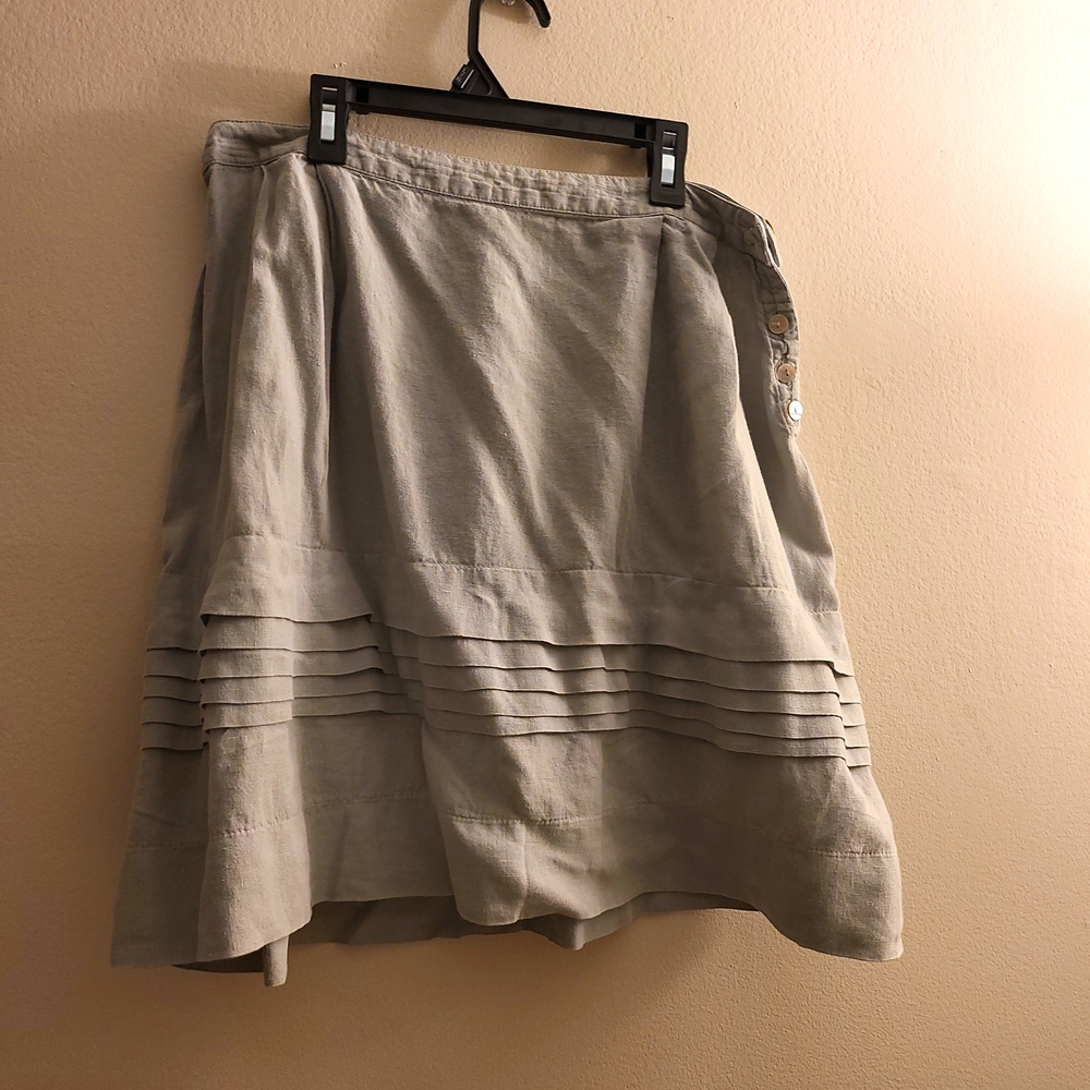 Stylish skirt, size 6